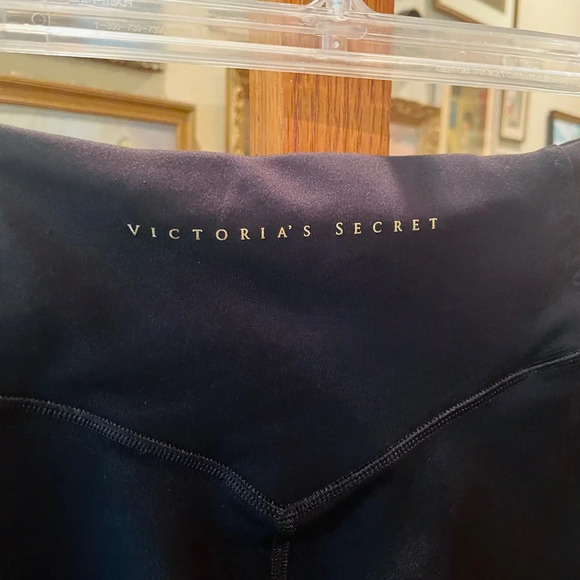 Victoria’s Secret Incredible Essential high rise leggings mesh calves SZ 8 black - Picture 6 of 9